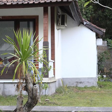 Coconut Beach Bungalows & Warung 2 Amed Eksteriør billede