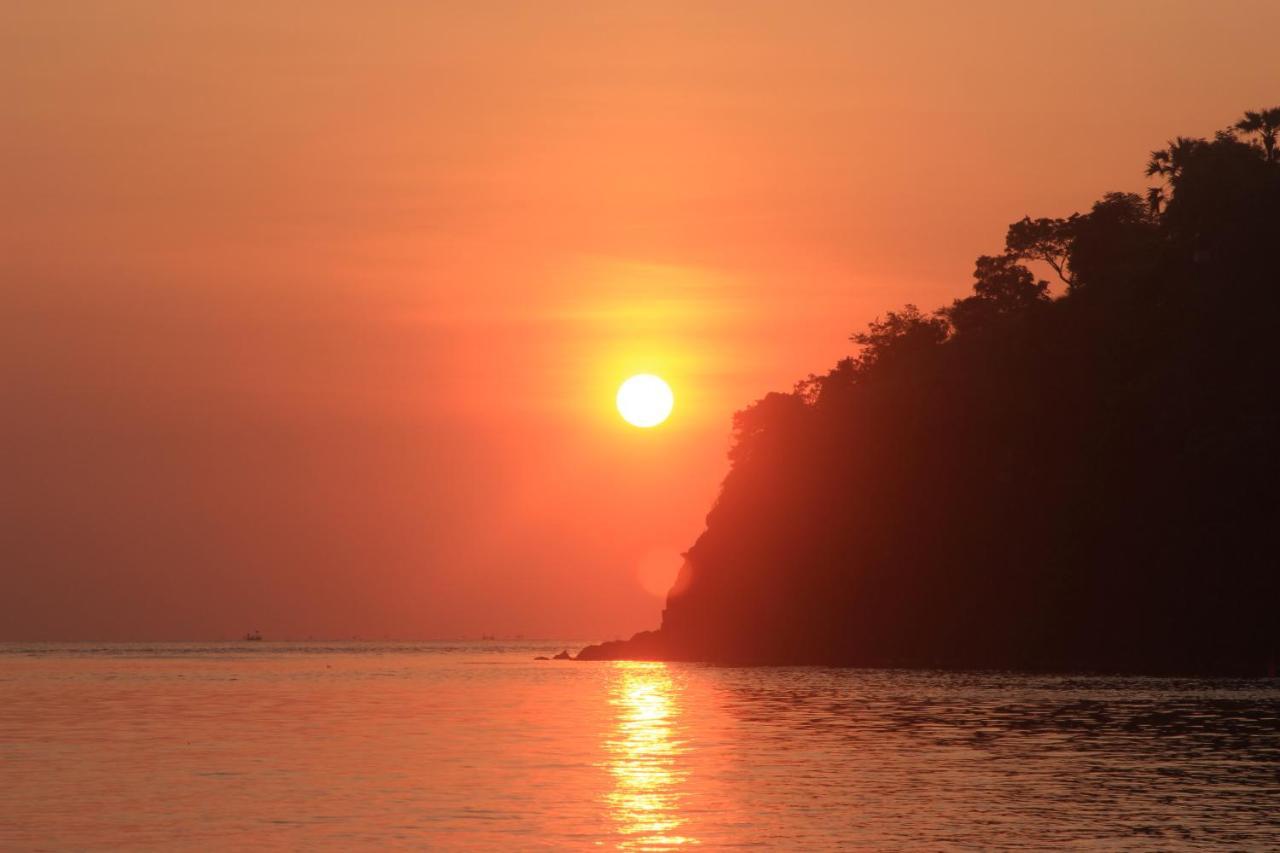 Coconut Beach Bungalows & Warung 2 Amed Eksteriør billede