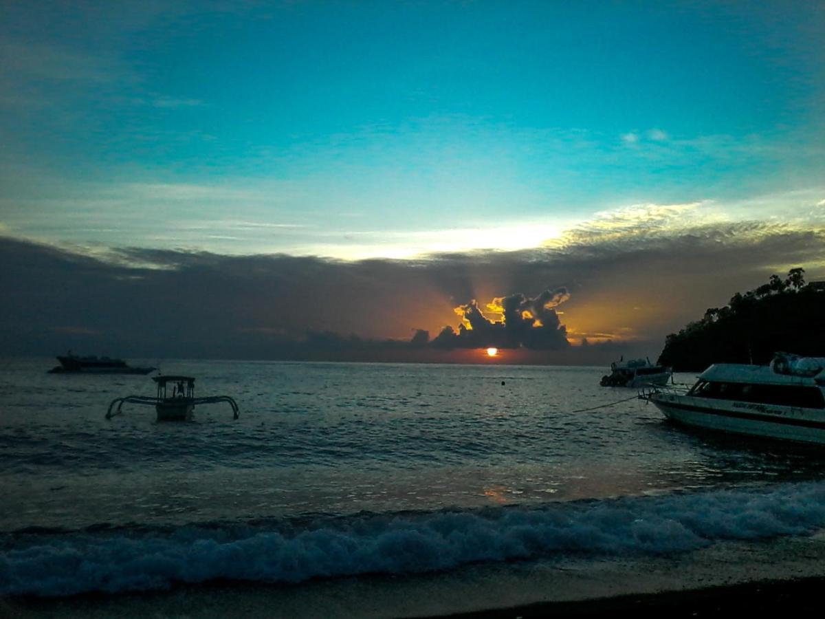 Coconut Beach Bungalows & Warung 2 Amed Eksteriør billede