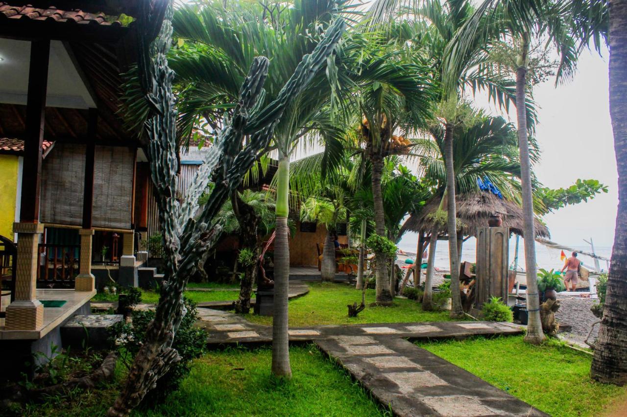 Coconut Beach Bungalows & Warung 2 Amed Eksteriør billede