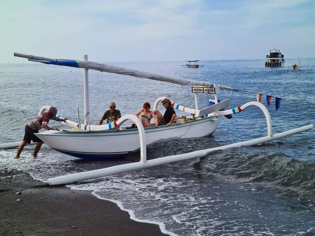 Coconut Beach Bungalows & Warung 2 Amed Eksteriør billede