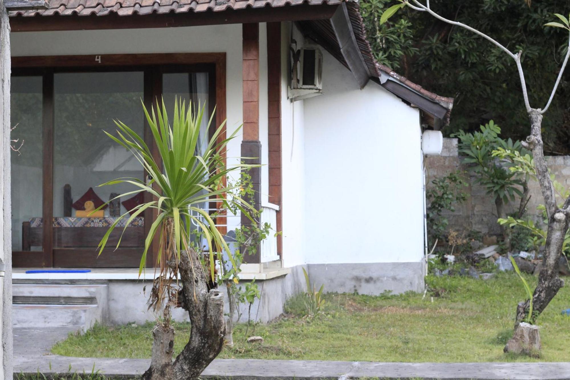 Coconut Beach Bungalows & Warung 2 Amed Eksteriør billede