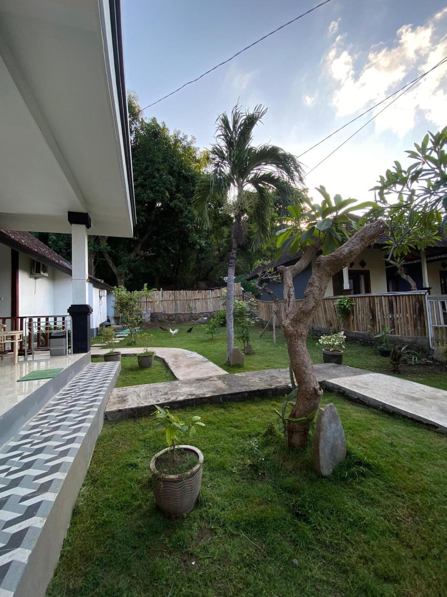 Coconut Beach Bungalows & Warung 2 Amed Eksteriør billede