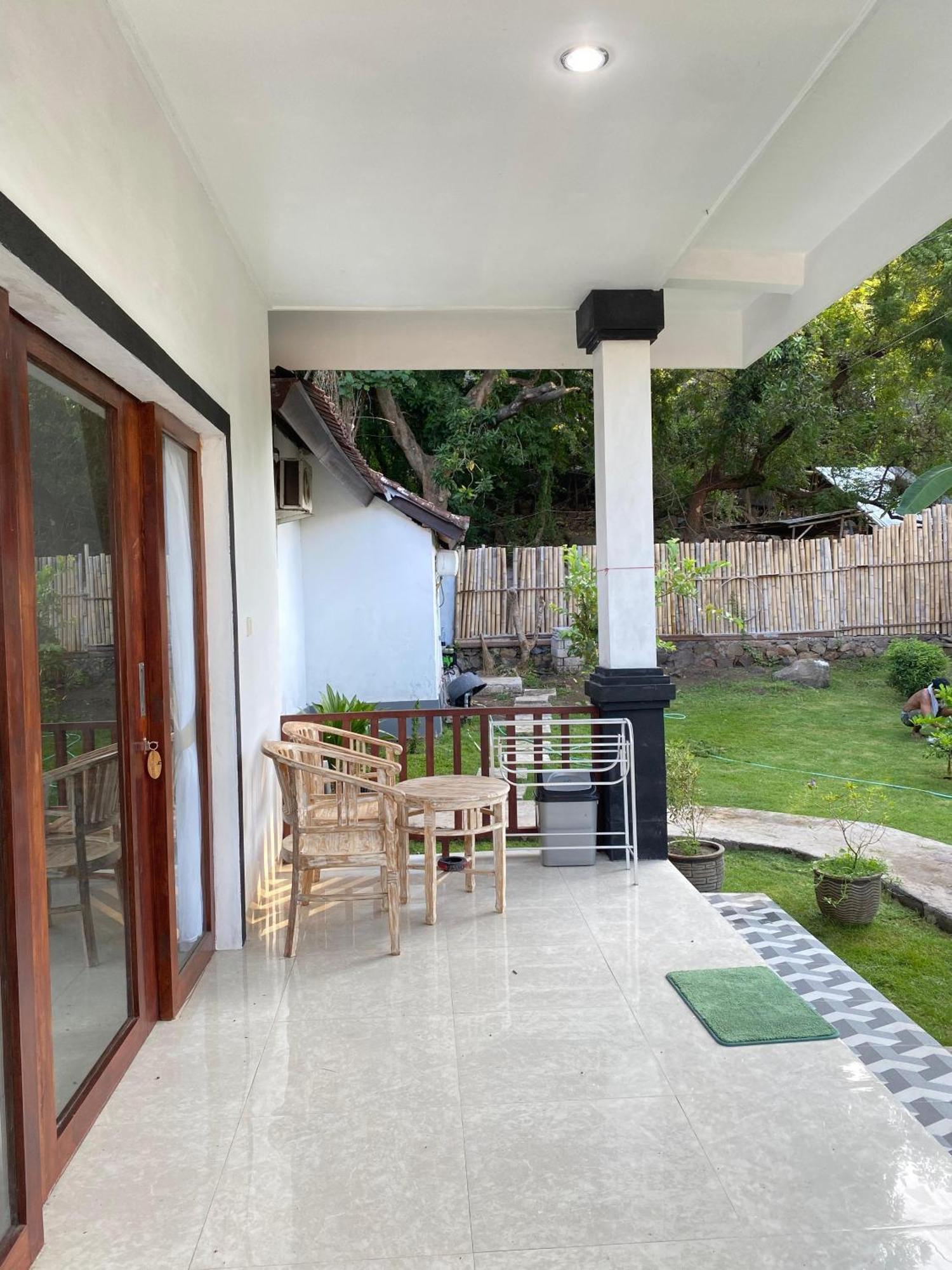 Coconut Beach Bungalows & Warung 2 Amed Eksteriør billede