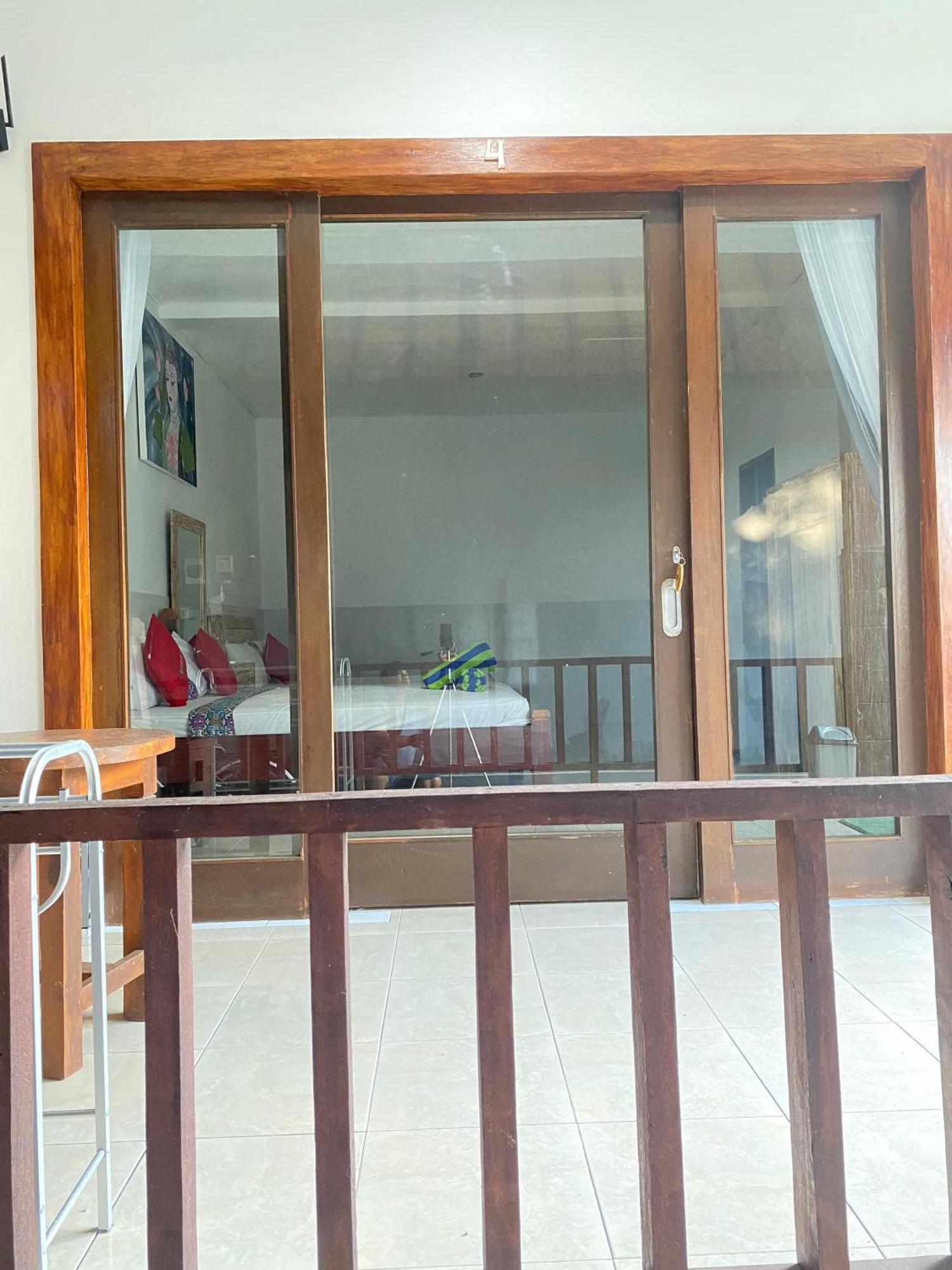 Coconut Beach Bungalows & Warung 2 Amed Eksteriør billede