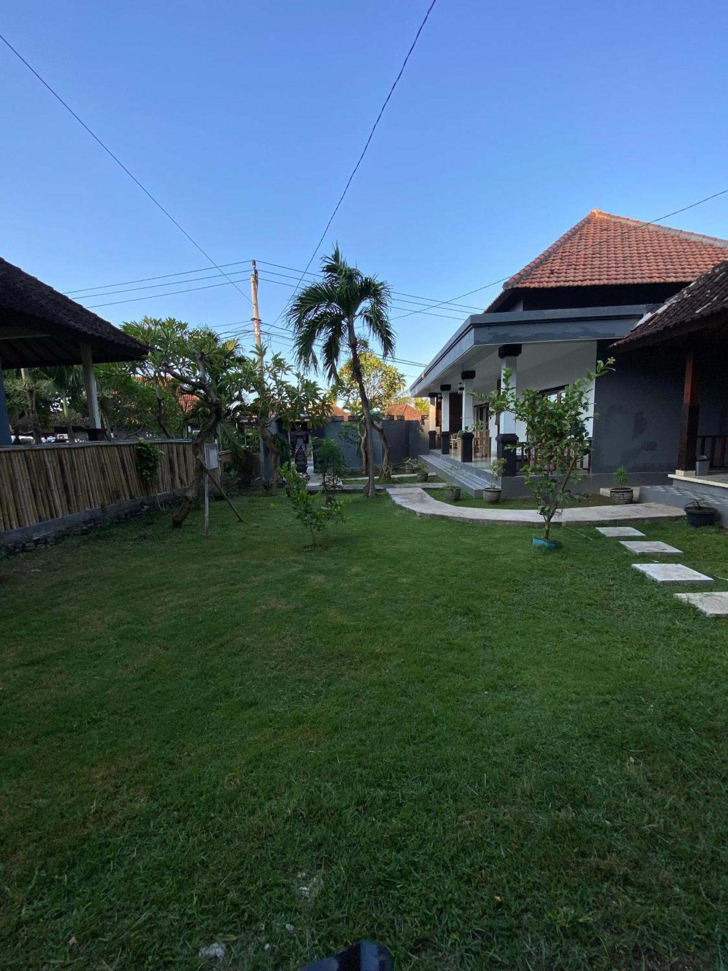 Coconut Beach Bungalows & Warung 2 Amed Eksteriør billede