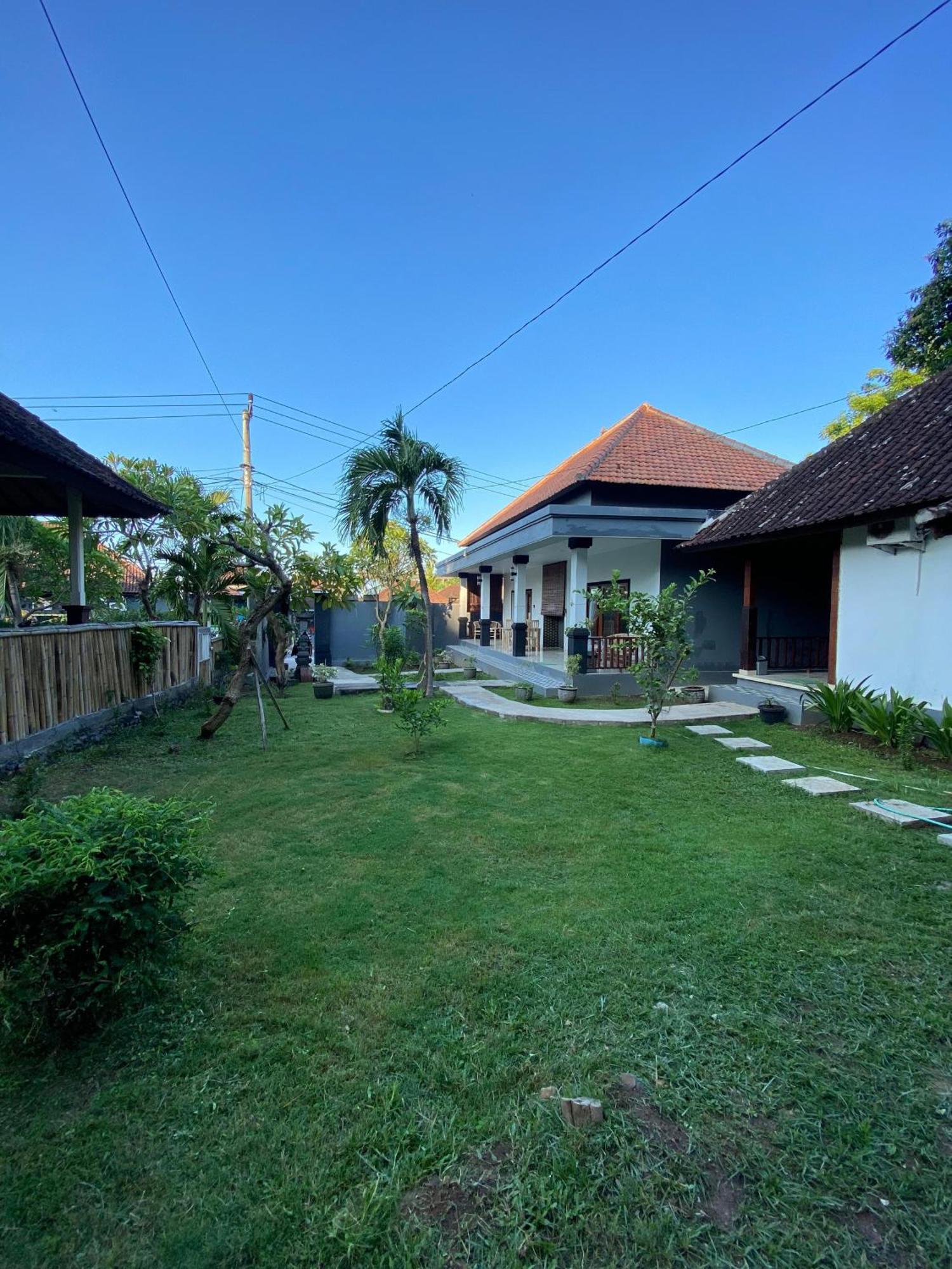 Coconut Beach Bungalows & Warung 2 Amed Eksteriør billede